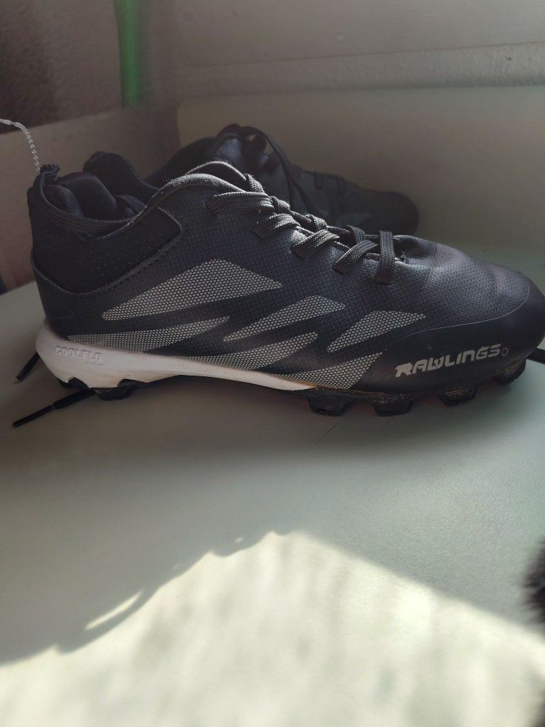 Boys baseball shoes 