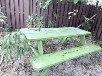 Picnic table