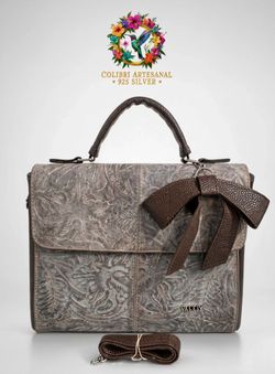 Bolso Artesanal de piel grabada.