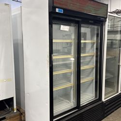 Commercial refrigerator