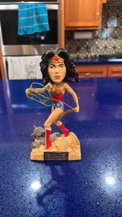 2004 monogram “headstrong hero’s” Wonder Woman bobble head
