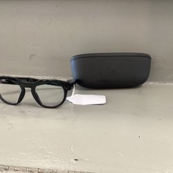 Oakley Meta Glasses ESSiLORLUXOTTICA 