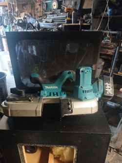 MAKITA   band saw