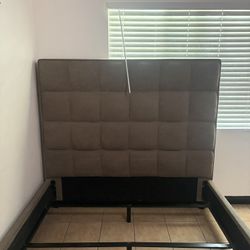 QUEEN SIZE BED FRAME 