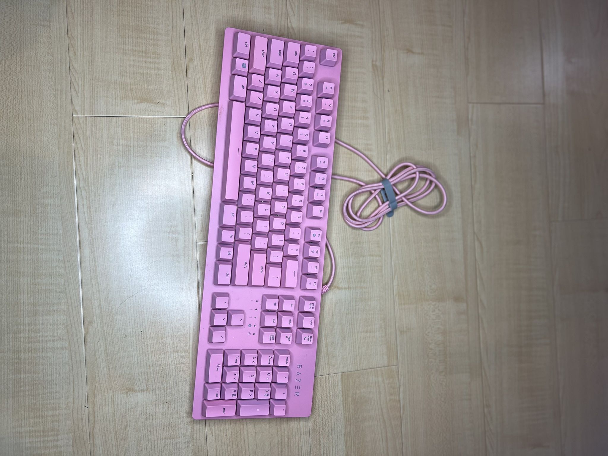 Razor Huntsman Mechanical Keyboard (PINK)
