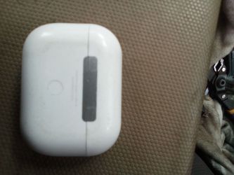 Airpods 4  barley used