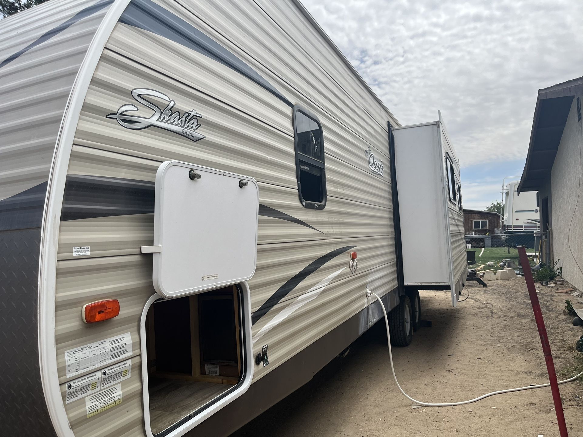 2018 Travel Trailer In Víctorville Ca for Sale in San Bernardino, CA OfferUp