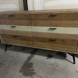 3 Piece Bedroom Set / Suite 