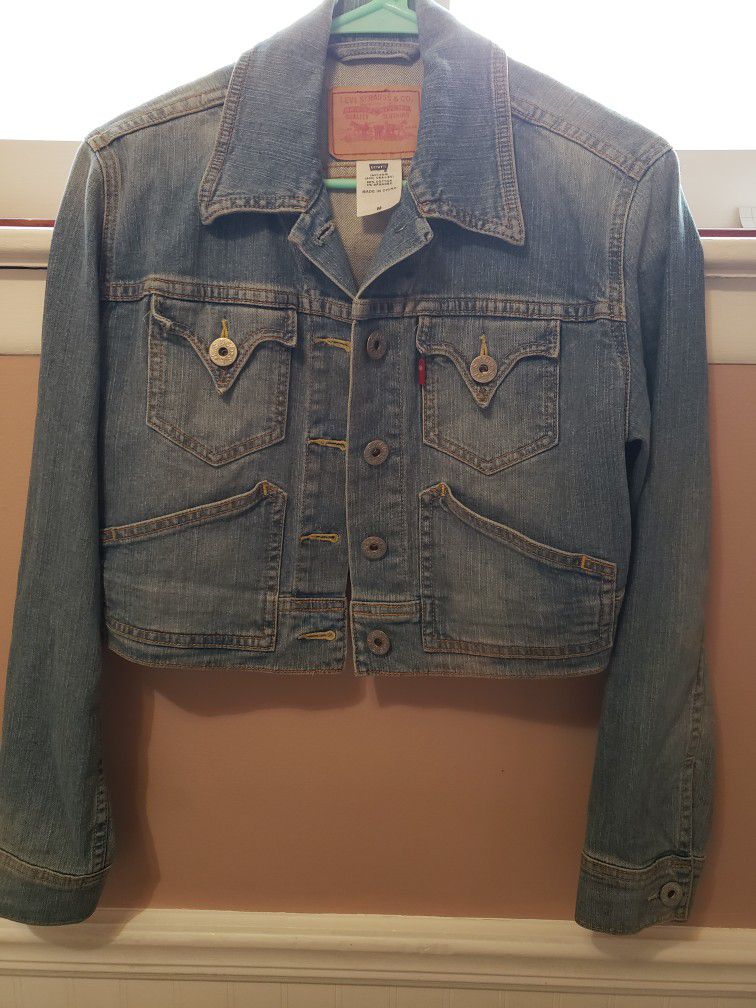 Levi's jean jacket size M