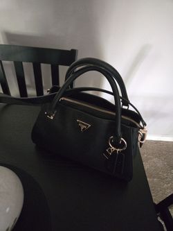 GUESS Noelle Luxury Satchel Handbag -Black (excellent condition).