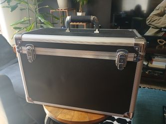 Case / Chest