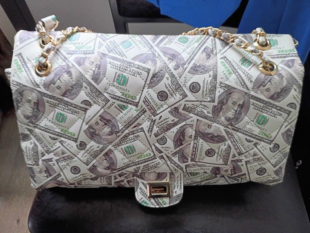 Purse Used Like New With A Wallet