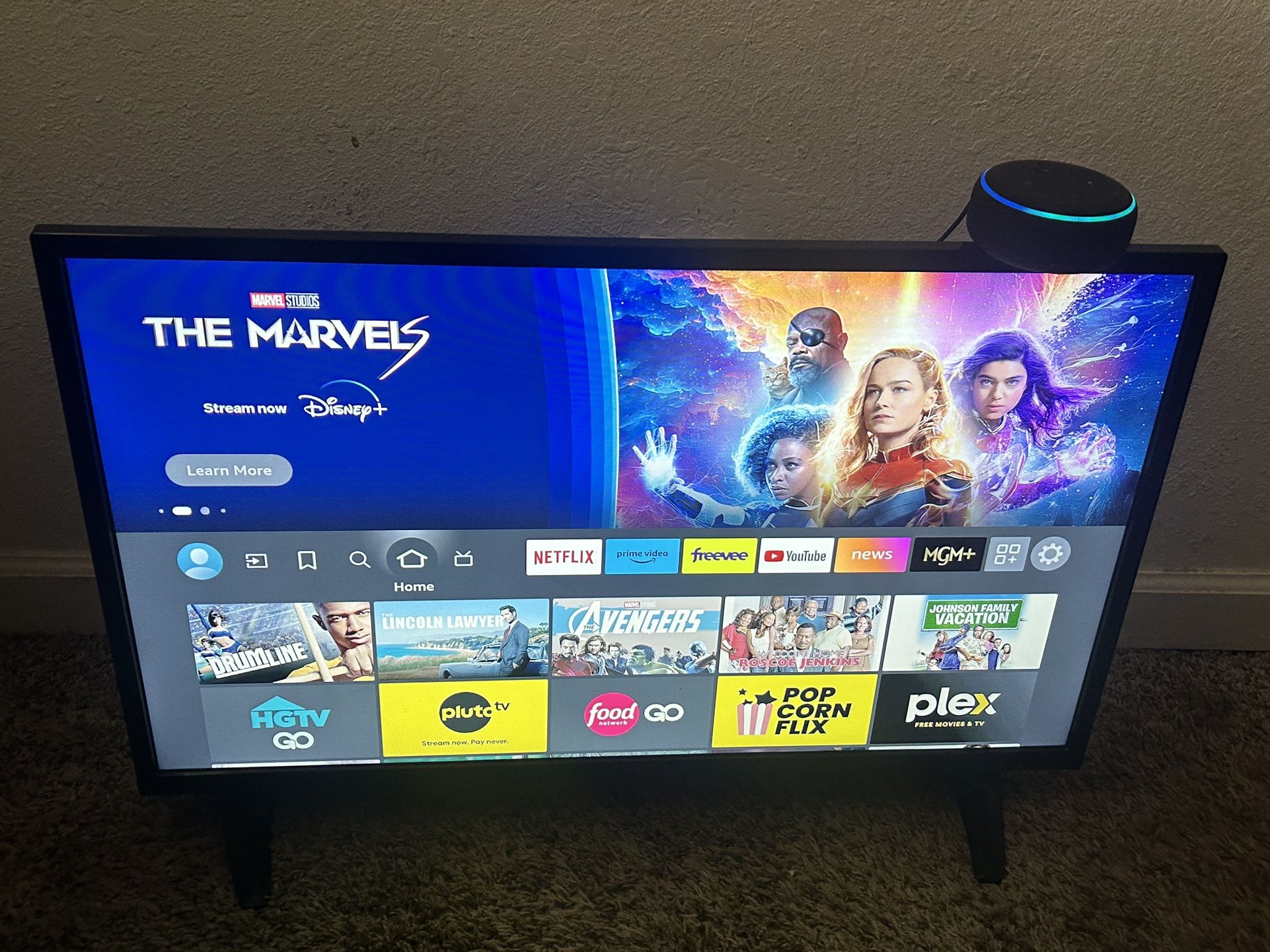 32 in Fire Tv w/ Echo Dot