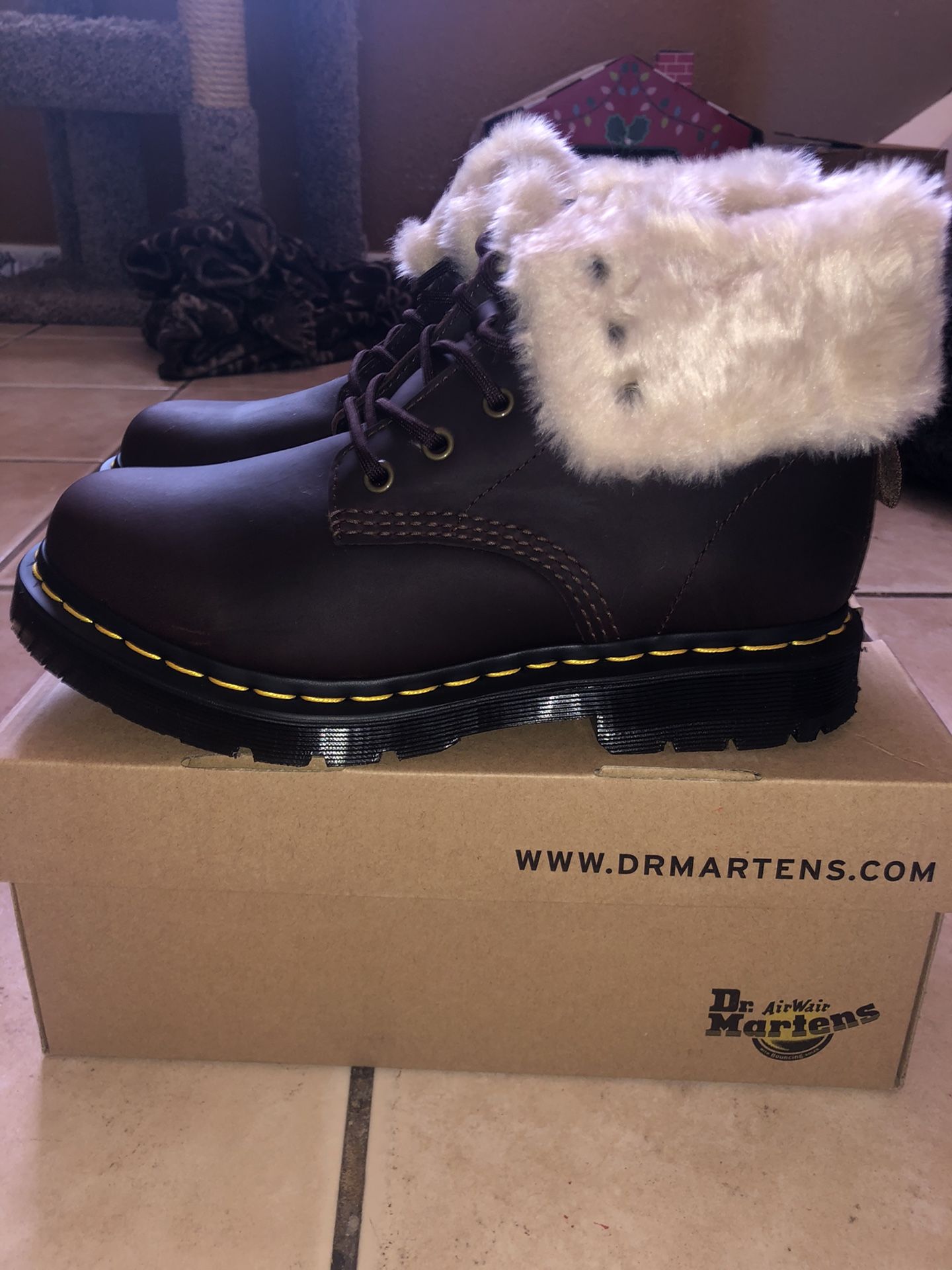 Dr. Martens Women’s 8
