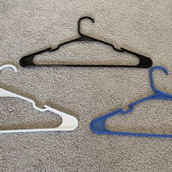 Plastic Clothing Hangers