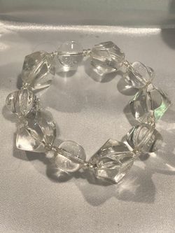 Clear lucite nugget elastic bracelet