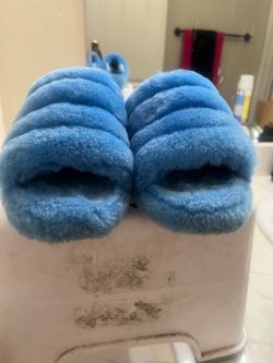 UGG Fluff  Yeah Slides Blue Neon size (5.5) -good condition still in box
