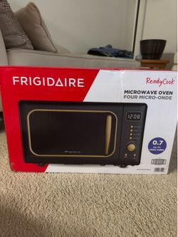 FRIGIDAIRE Retro Microwave, Black-Gold
