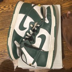 Australian dunk high size 10.5 