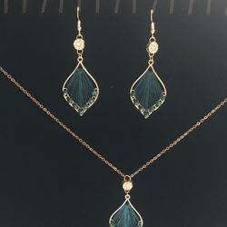 $15 Ea New Threaded Necklaces Set
