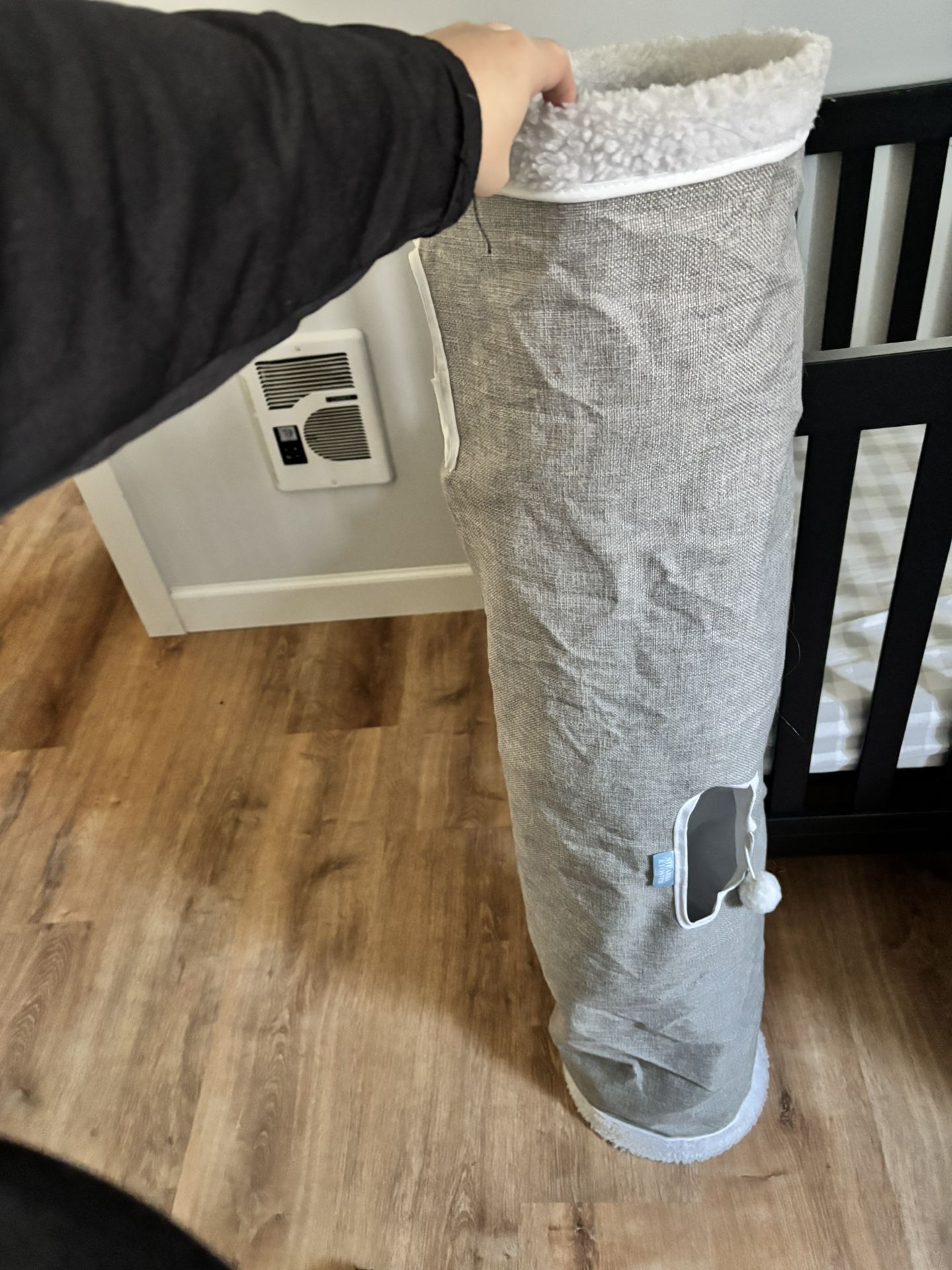 Crinkly Cat tunnel