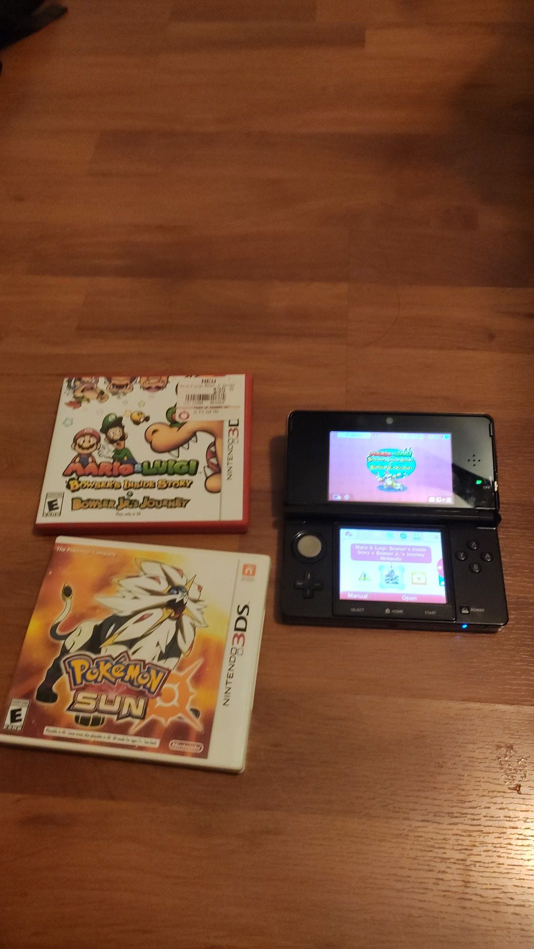 Nintendo 3Ds with 2 games