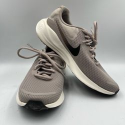 Nike Women’s Revolution 7 Running Shoes  Size 8.5 Gray Road Sneakers