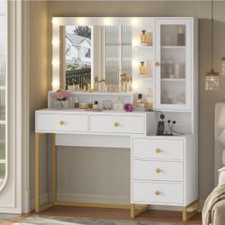 Modern White Vanity Set with Hollywood Lights + Chair – Excellent Condition