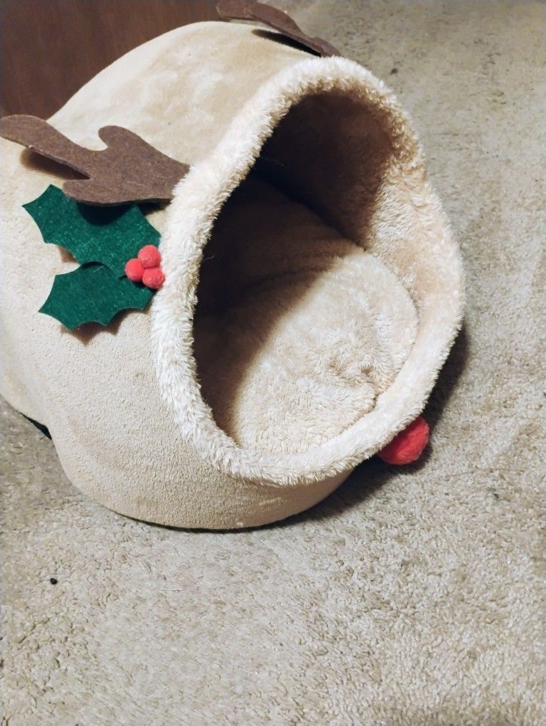 Adorable Reindeer 🦌 Pet Bed