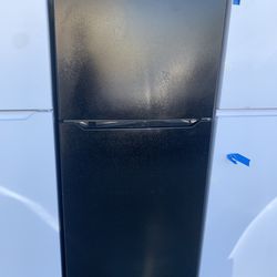 Black Refrigerator - Best Offer! Take it for Zero Down pay in 3 Months with no interest- Ask For Details!