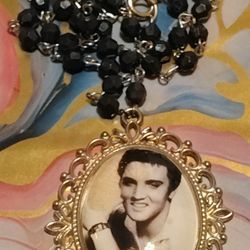 Elvis Presley Photos & pendant Reprints 