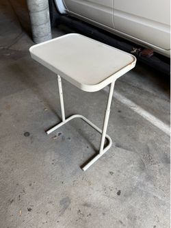 Folding table