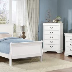 Mayville White Sleigh Youth Bedroom Set
,
5-PIECE (BED, DRESSER, MIRROR, NIGHTSTAND AND CHEST)