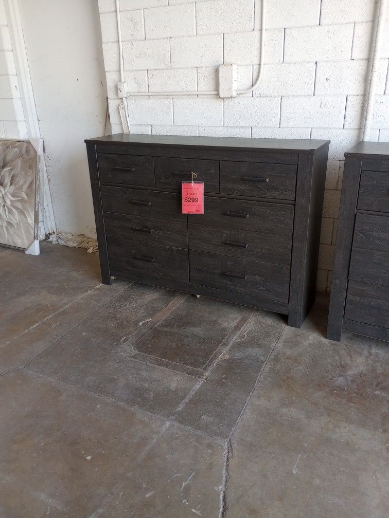 6 Drawer Dresser ( Ask For Jose ) Se Habla Español