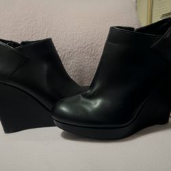 Women's Boots #7 .... $6