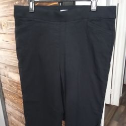 Woman's Capris Size Large 