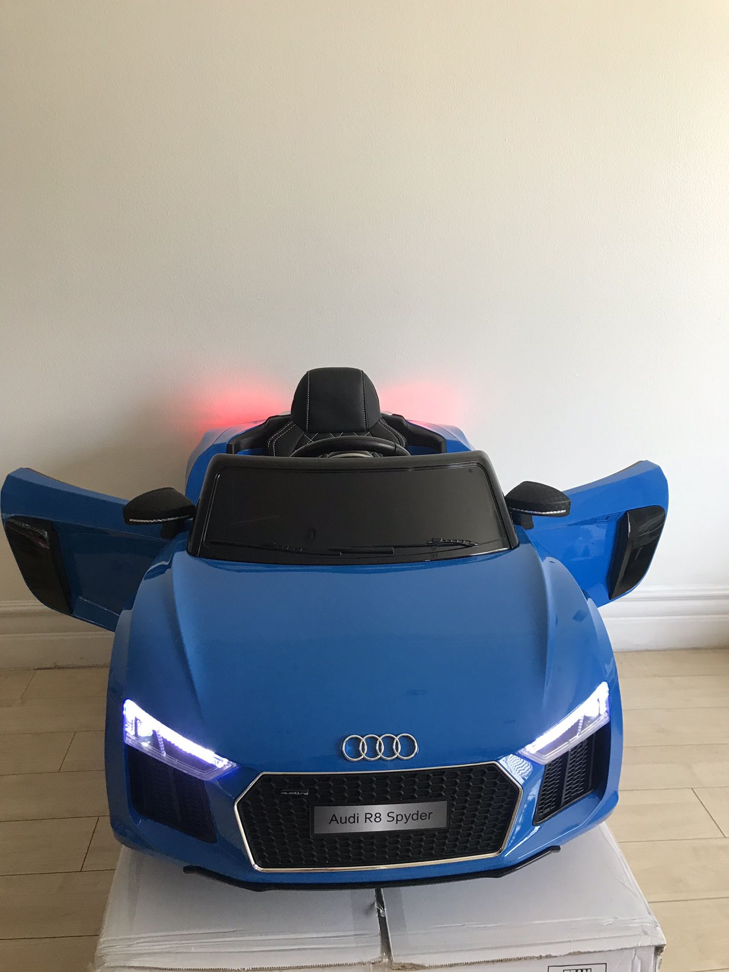Kids power wheels AUDI R8 Rubber wheels leather seat BRAND NEW IN