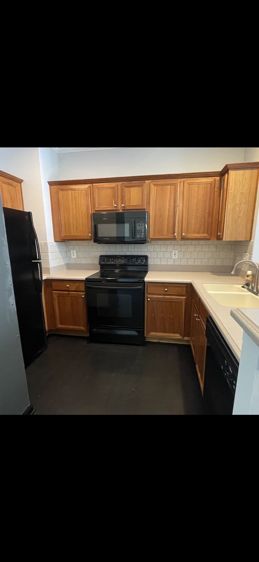 Appliances: refrigerator oven and dishwasher