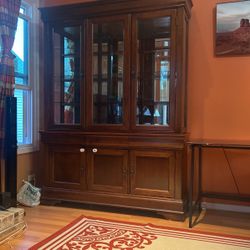 China Cabinet In Mint Condition