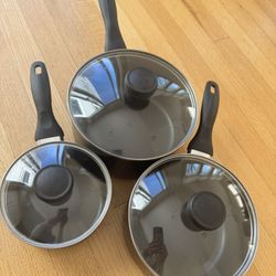 Like New 3pc Nonstick Pot Set w/ Lids 