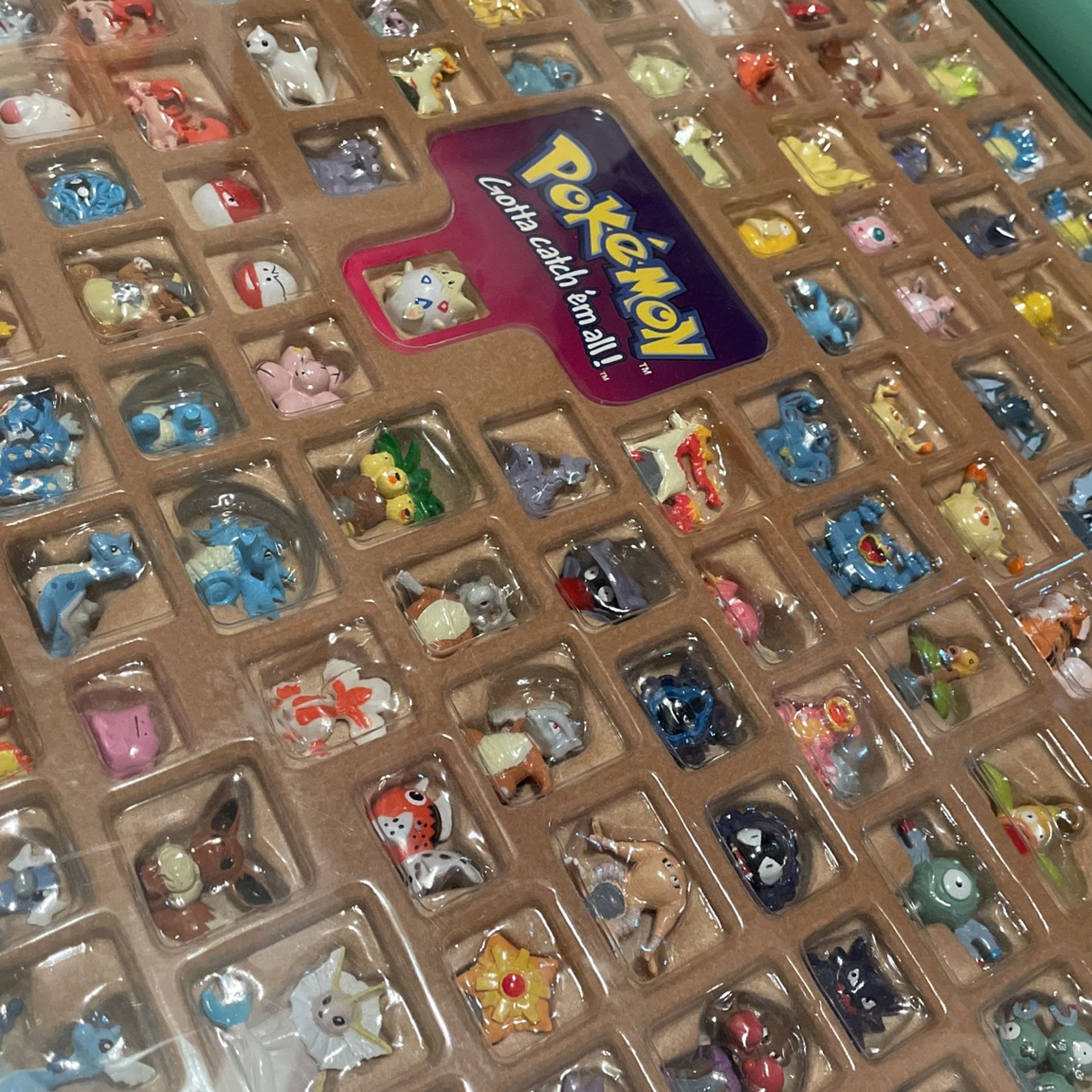 Pokémon Hasbro Mini Figures Display Case Complete