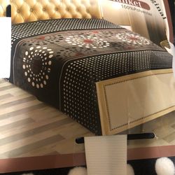 Queen Size Blanket Very Warmed . Caliente Y Nuevo!