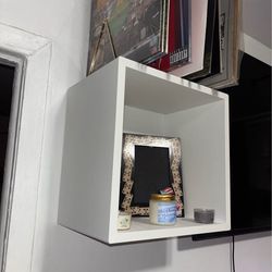 Set of 2 White Cube Shelves