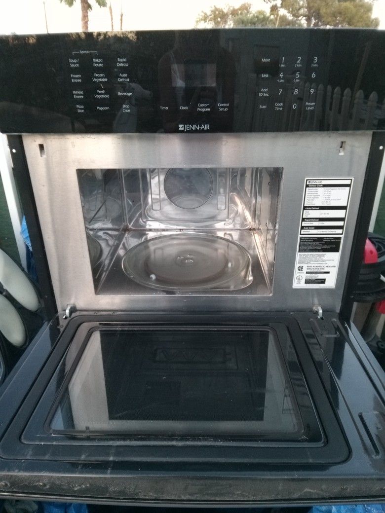 Jenn Air Oven With Sensor Cook Conventional On Top And Baking Oven On Bottom for Sale in Las