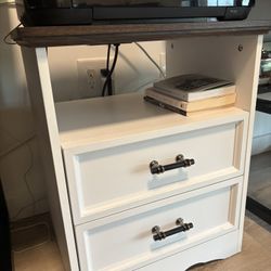 Night Stand With 2 Drawers