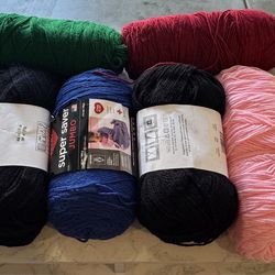 Rollos de hilo para tejer  Como nuevos  8 rollos por $40