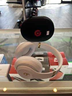 Beats Studio 3 Over-Ear Headphones with Case