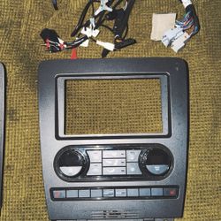 BRAND NEW AFTERMARKET MUSTANG RADIO WITH ALL WIRES NEEDED. Great System.