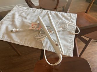 Flat Iron. White T3 Micro Single Pass Ceramic 1" Hair Straightener. Great Condition.