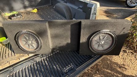 Boss Amp and 12’s kickers comp rt with box